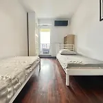 Praga Apartment By Esteum Host